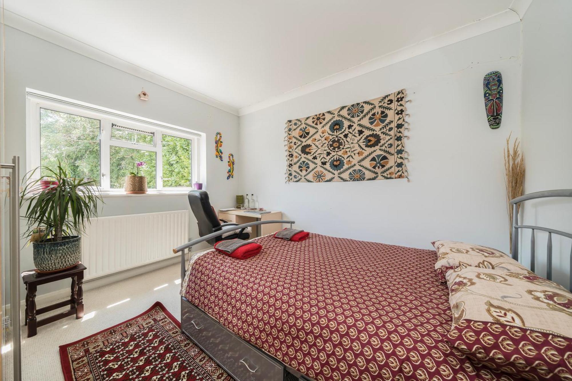 Cozy Double Bedroom In Stunning Bungalow On River Thames - Near Thorpe Park/Royal Holloway University/20Mins From Heathrow Staines-upon-Thames Eksteriør billede